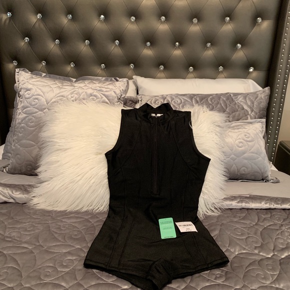 A pair of Michael Kors brand new shoes in box. - Picture 2 of 2